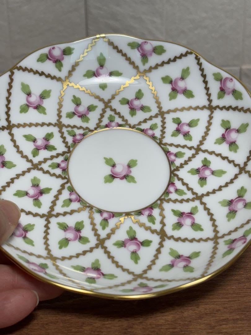 専用、ヘレンド セーブル風小薔薇金彩ティーカップ&ソーサー1客 【公式